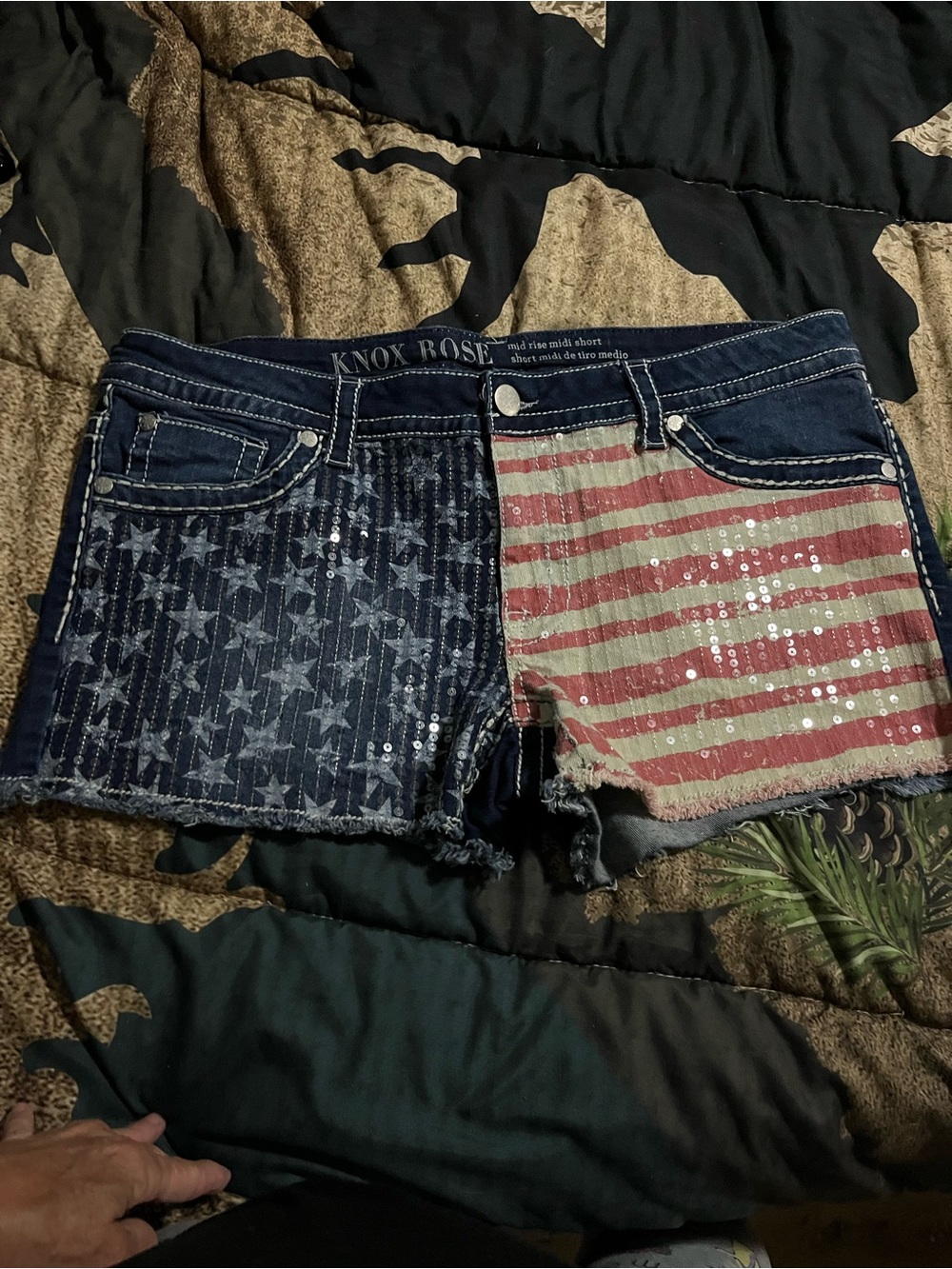 EUC PATRIOTIC BLING JEAN SHORTS SIZE 18/34
